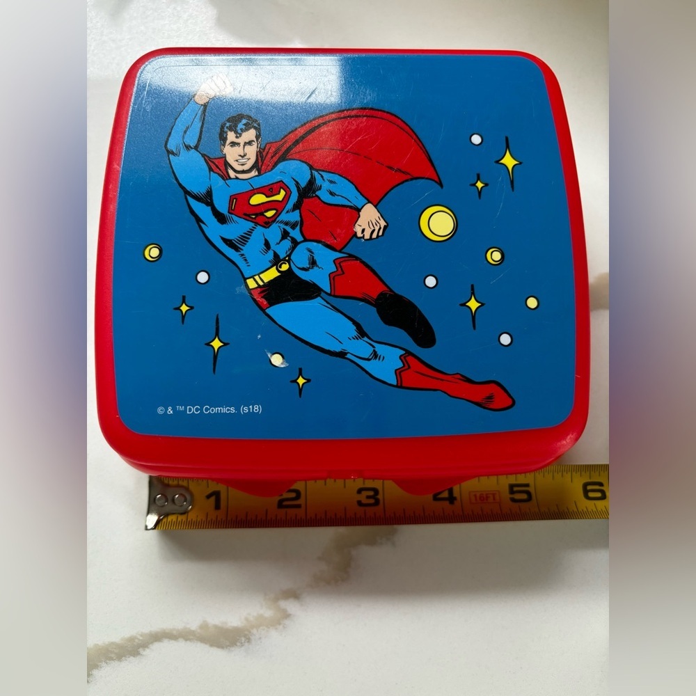 Tupperware DC Superman Sandwich Container - Picture 5 of 6